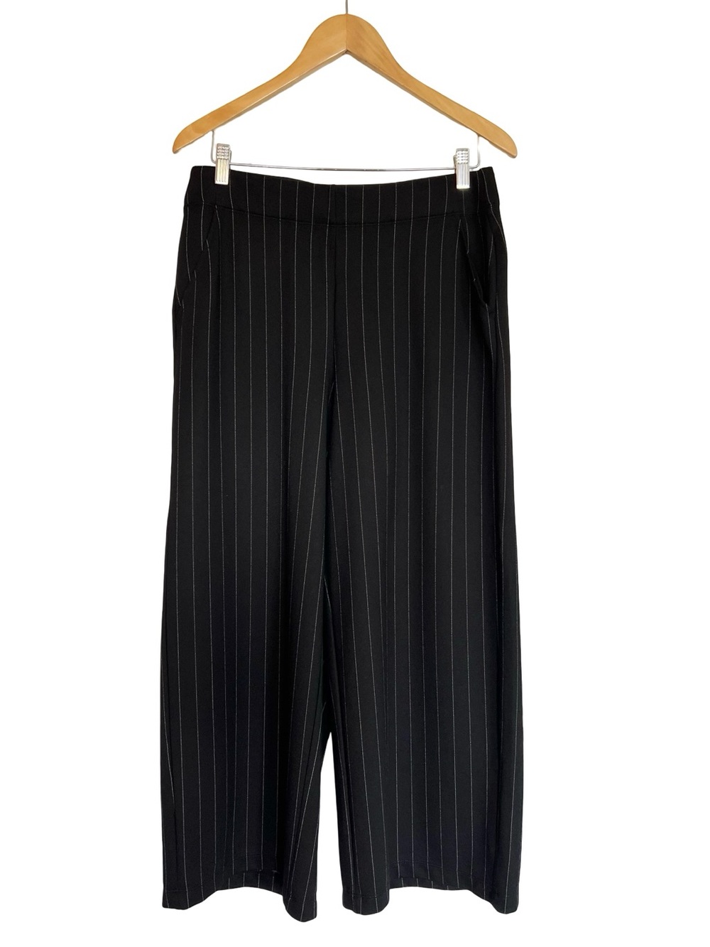Max Studio black pinstriped pants Size L Wide leg pants Pull on pants Comfort